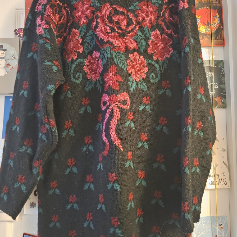 Vintage sweater medium Dana Scott fall collection black with roses whimsigoth